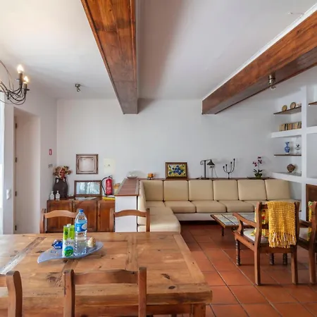 Charm House In The Heart - Azorean Butler