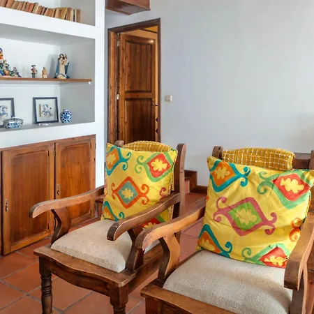 Charm House In The Heart - Azorean Butler *