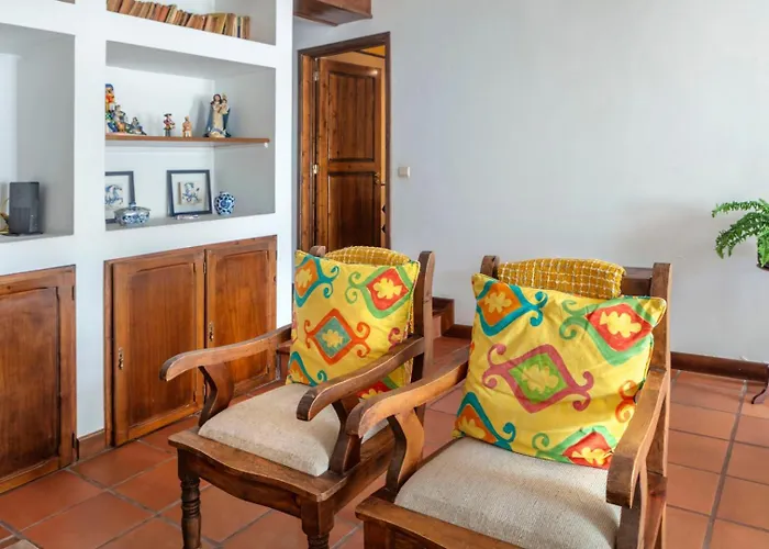 Charm House In The Heart - Azorean Butler *