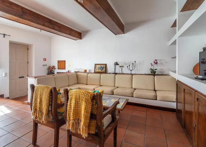 Charm House In The Heart - Azorean Butler