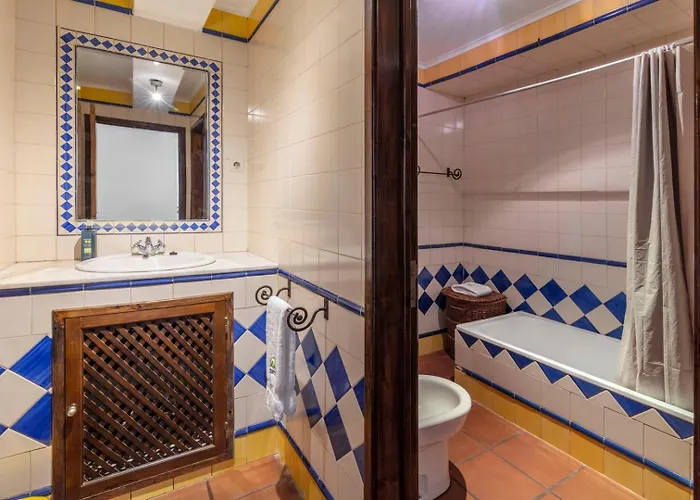 Charm House In The Heart - Azorean Butler *