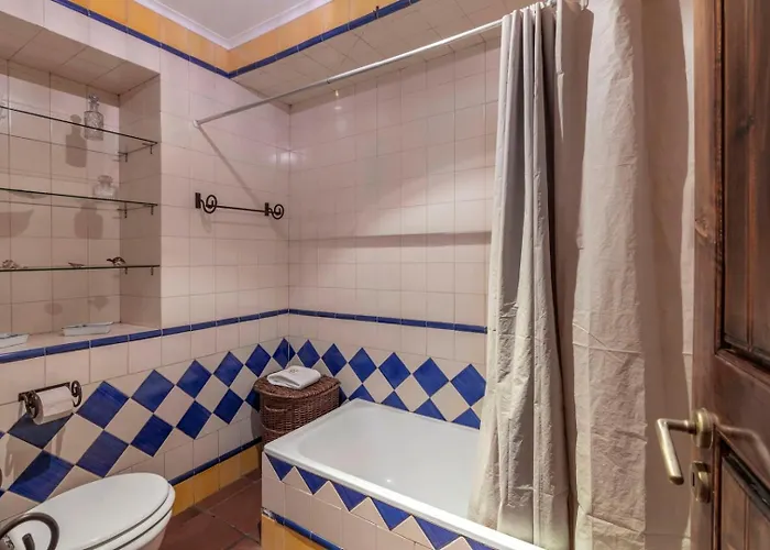 Charm House In The Heart - Azorean Butler Ponta Delgada