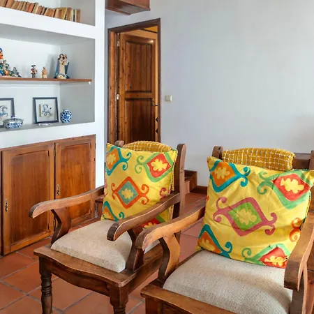 Charm House In The Heart - Azorean Butler