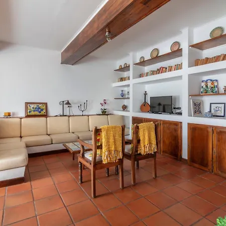 Charm House - Center Oasis W/ Private Garden Apartment