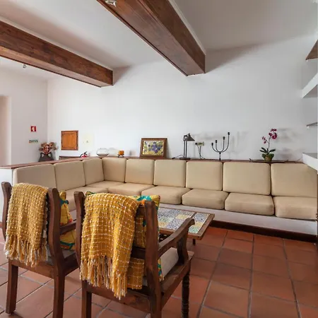 Charm House In The Heart - Azorean Butler