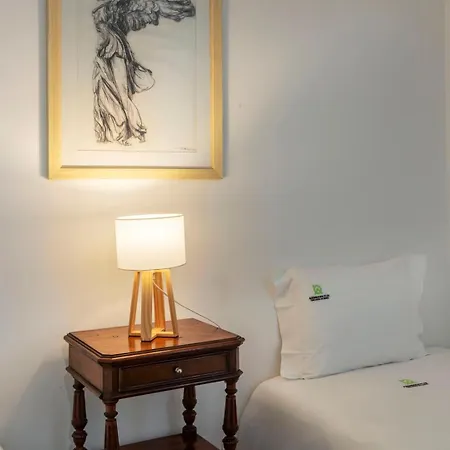 Charm House - Center Oasis W/ Private Garden Apartment