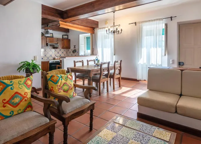 Charm House In The Heart - Azorean Butler 아파트 *