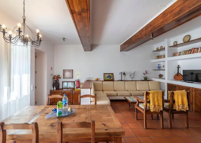 Charm House In The Heart - Azorean Butler