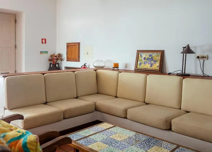 Charm House In The Heart - Azorean Butler