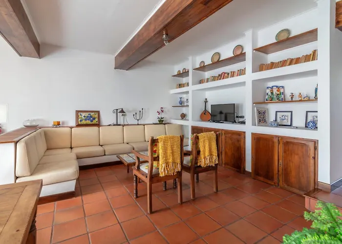 Charm House In The Heart - Azorean Butler 아파트