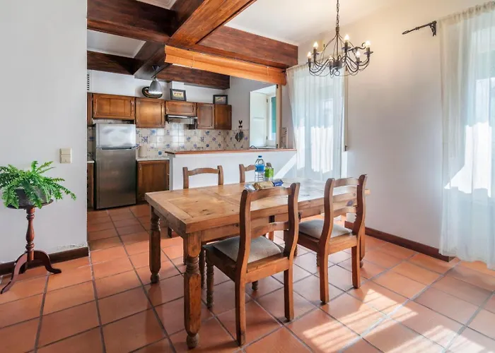 Charm House In The Heart - Azorean Butler *