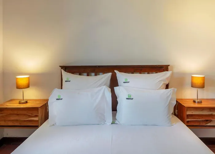 Charm House In The Heart - Azorean Butler