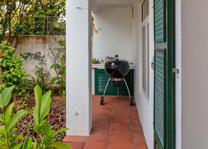 Charm House In The Heart - Azorean Butler 아파트